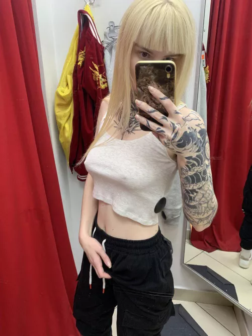 in the fitting room by aortao