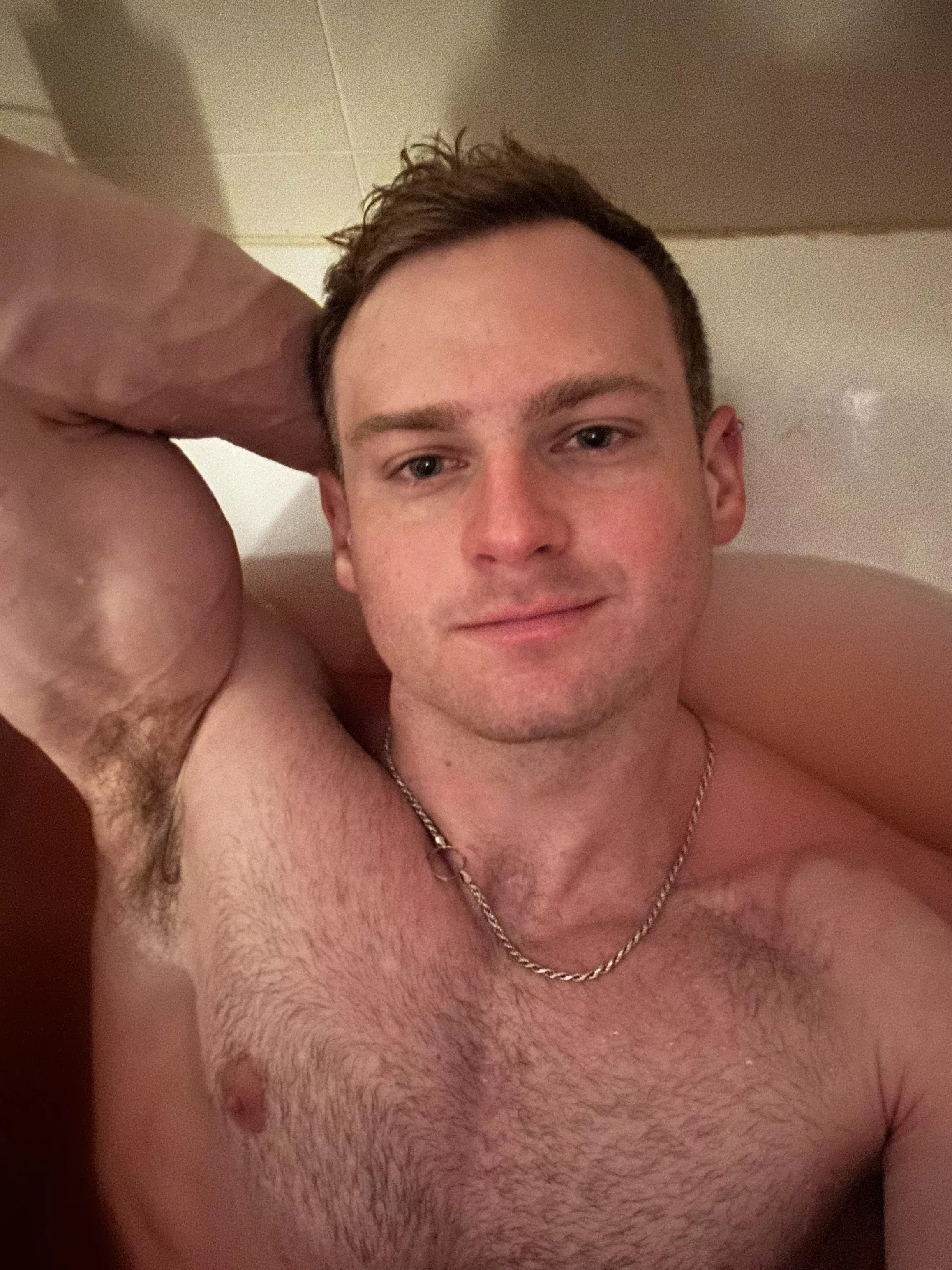 Join me for a bath? 🌹 posted by pineapple_pat