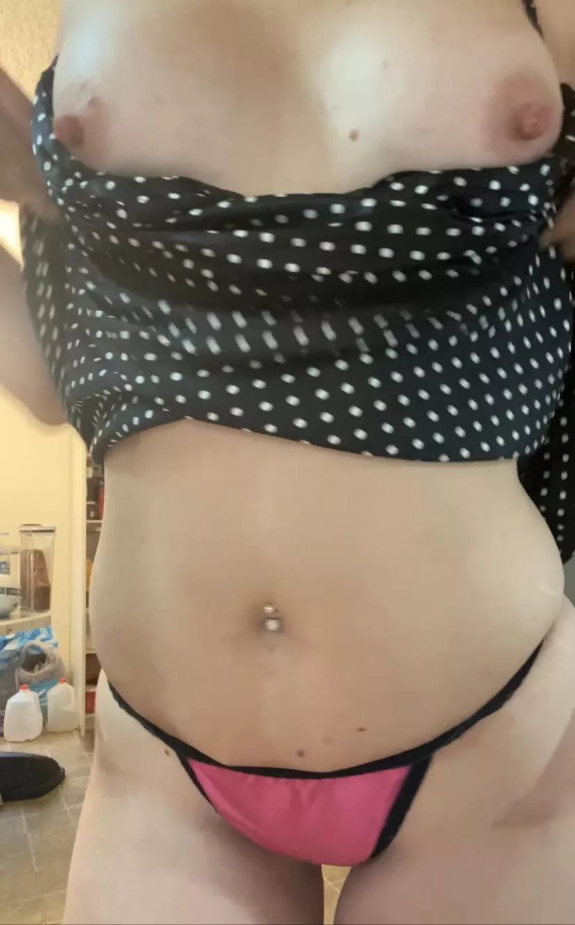 Just some hot pink milf panties 💋 would you take them off of me? posted by Edencoxxxx