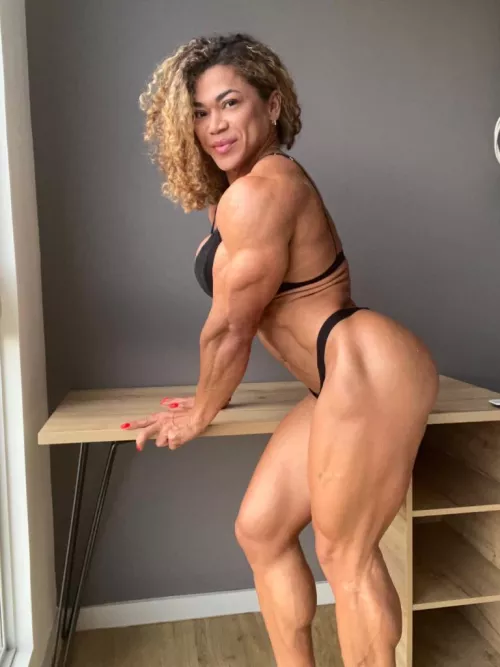 Making Muscles Sexy by amymuscle