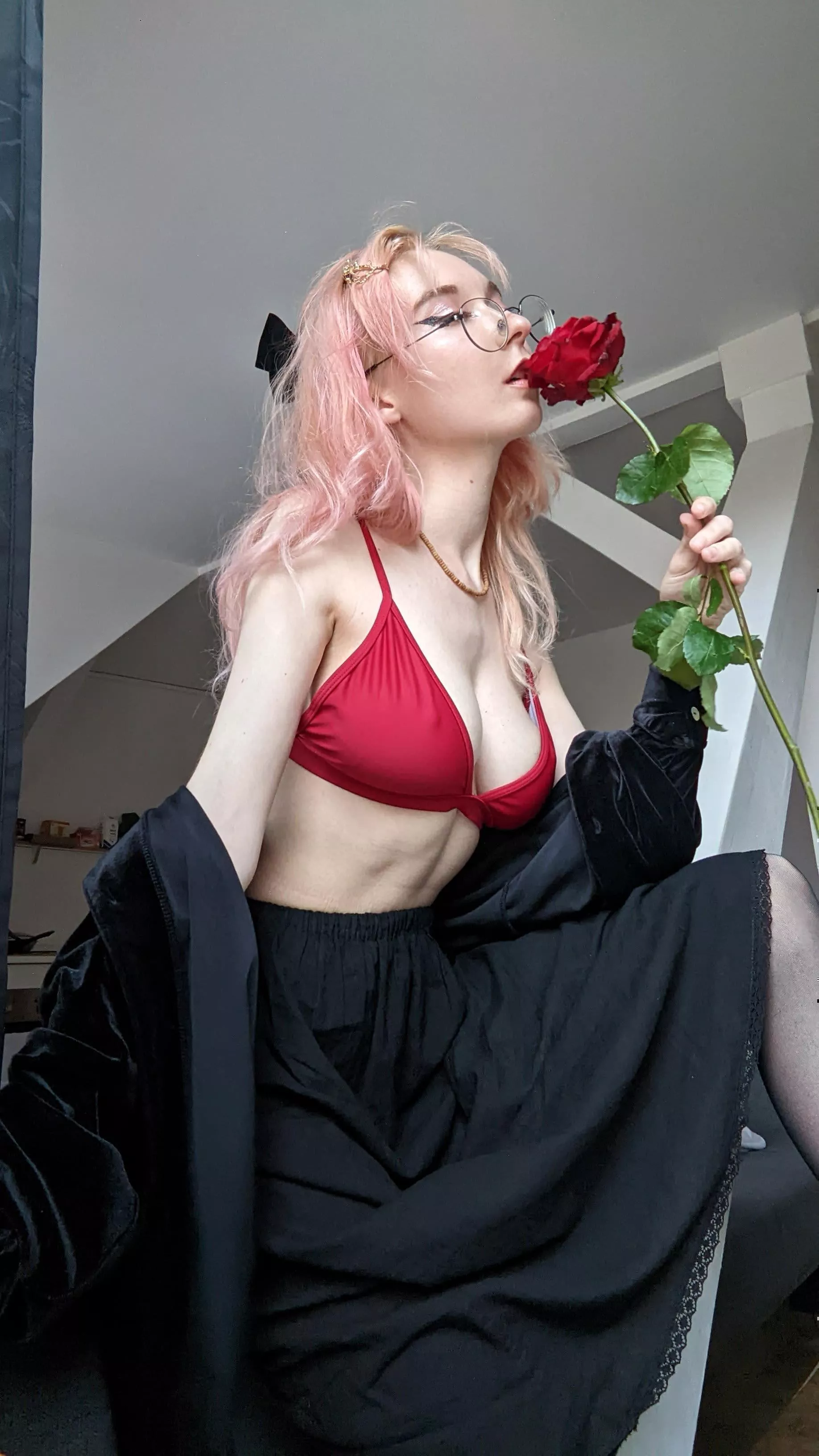 My application to be your new roommate! posted by skyldinitm