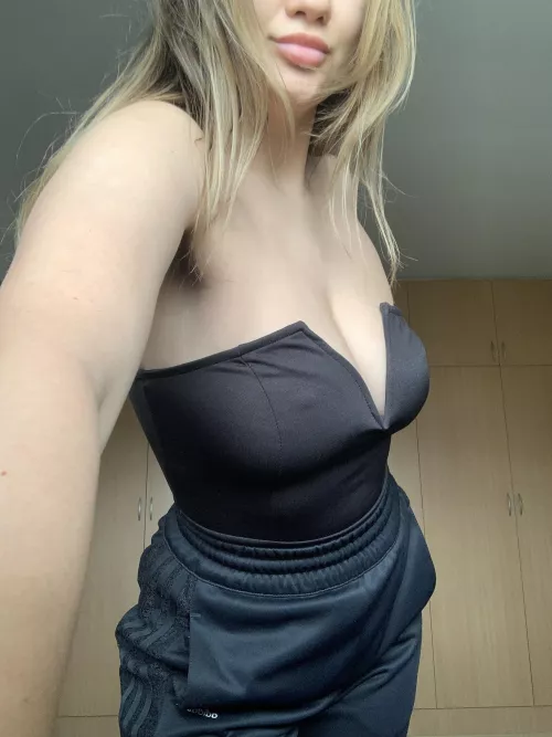 No bra anywhere anyway 😝 by Xxkityx