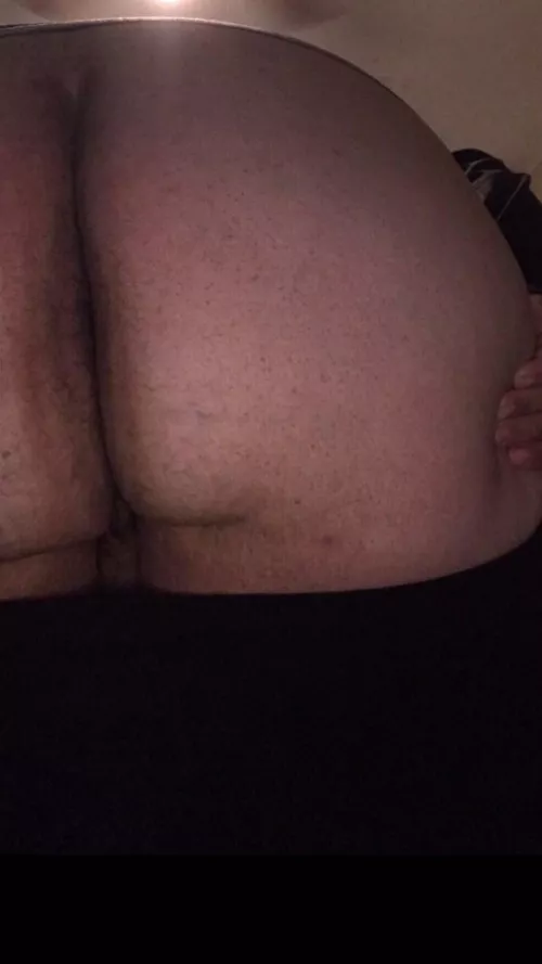 play with my fat booty? by GreenPea242