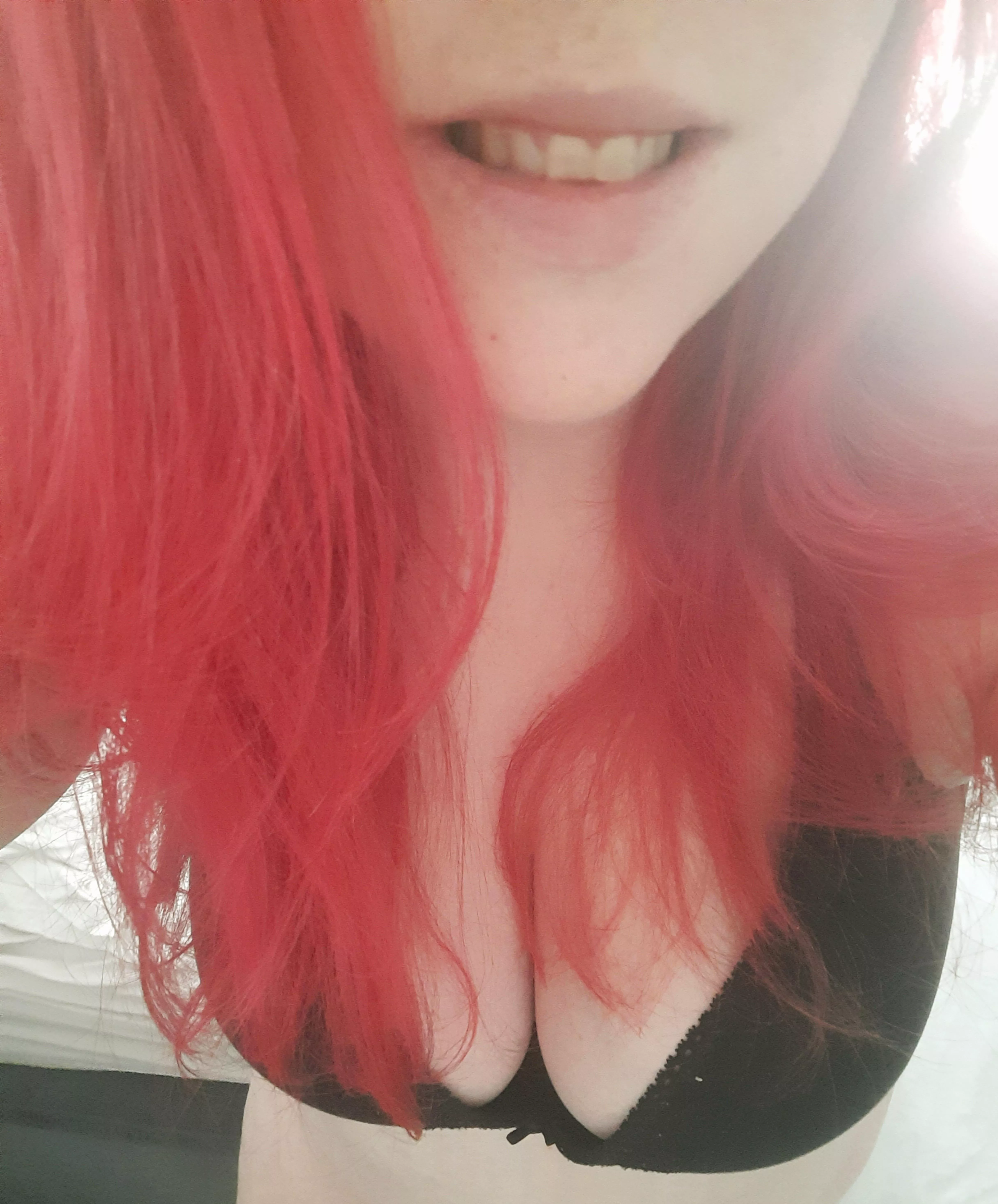 SMILE! It's almost [F]riday! 💋 posted by rouge2135