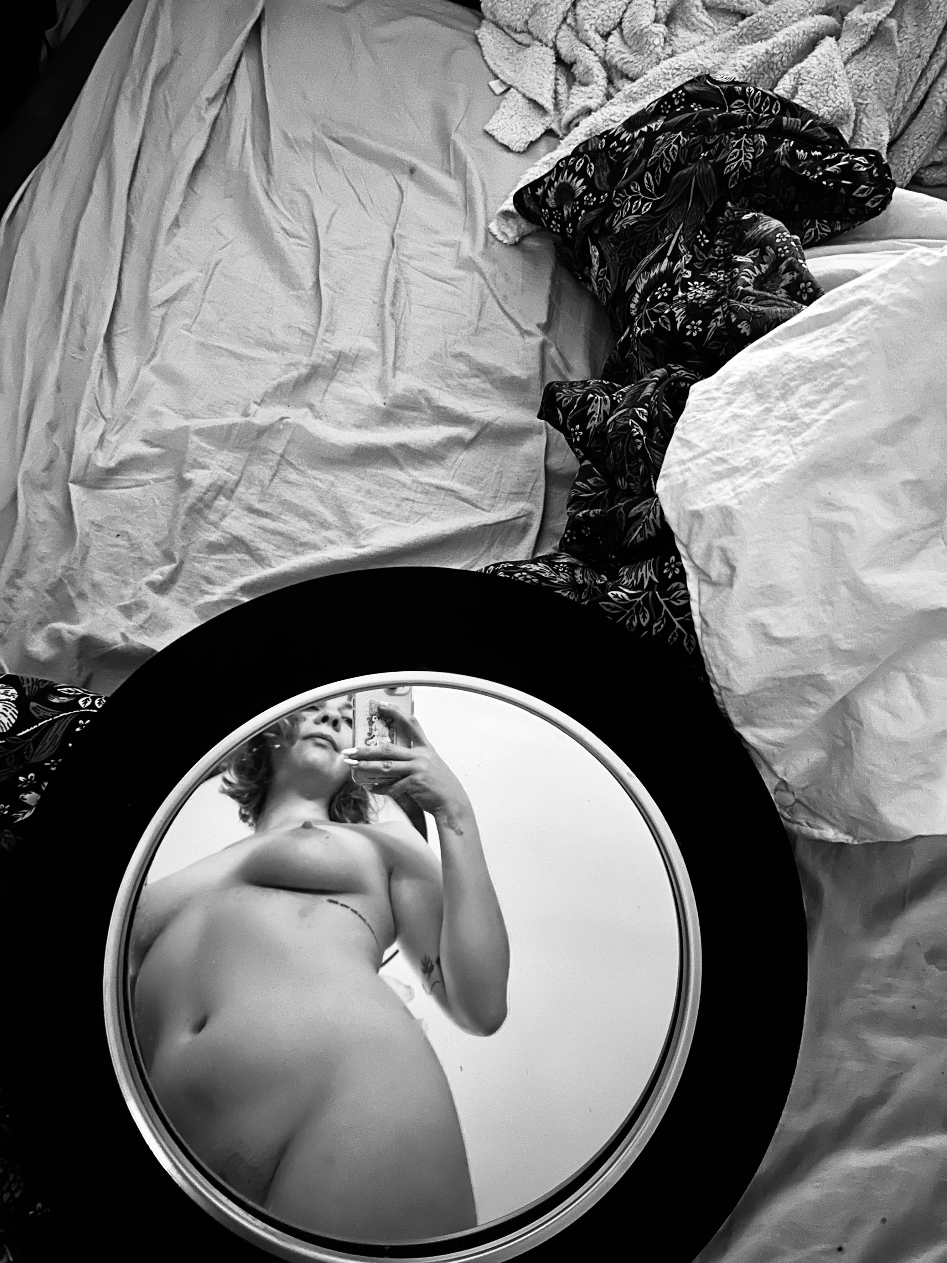 Wanna help me look for my clothes? 👀 posted by Jimmynoisette