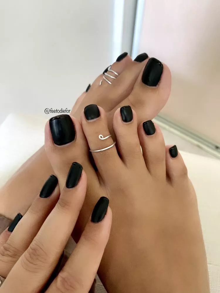 What do you think of this color? 🖤 posted by FeeToDieFor