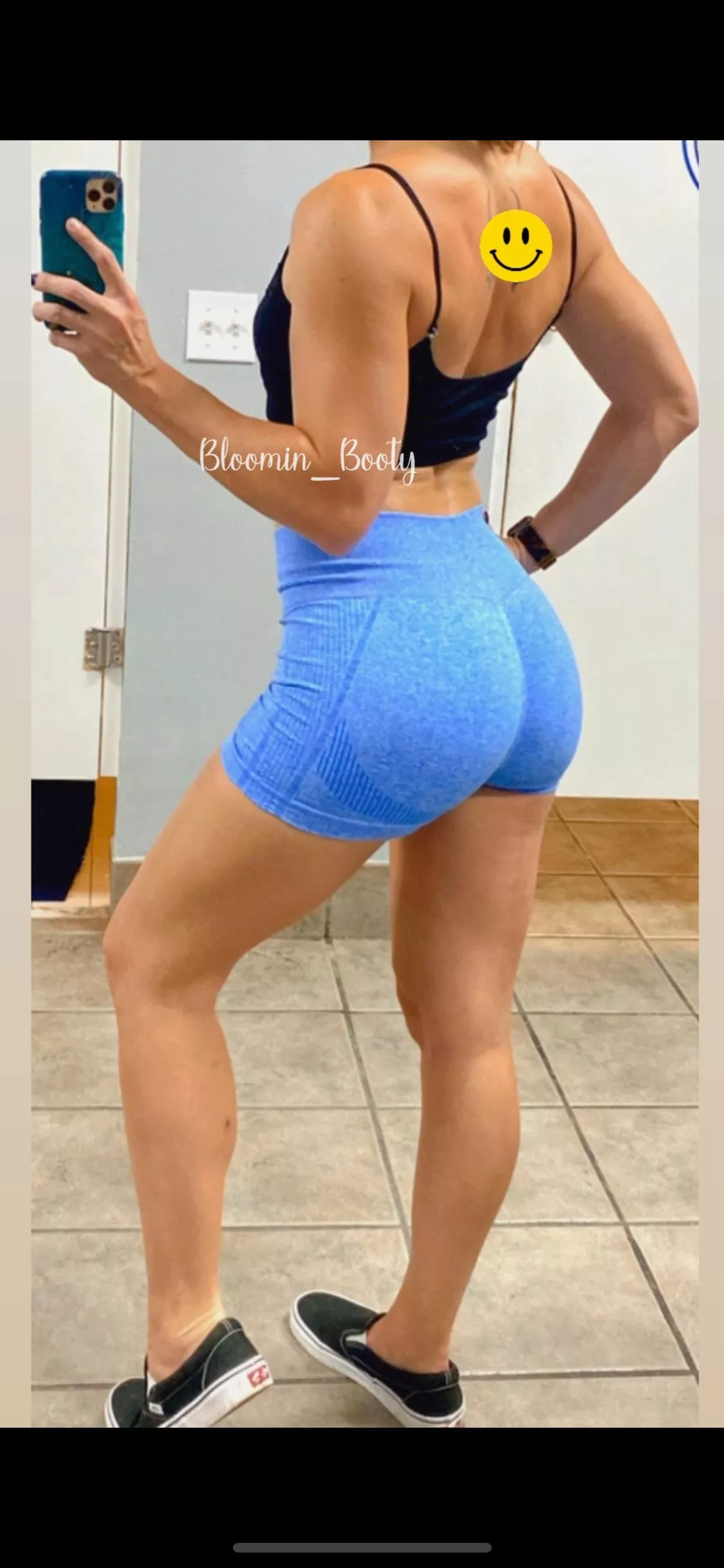 Will squat for a massive cock 🍆 posted by Bloomin_Booty