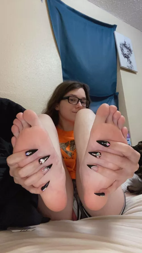Worship me and my feet by AnnaKit46290