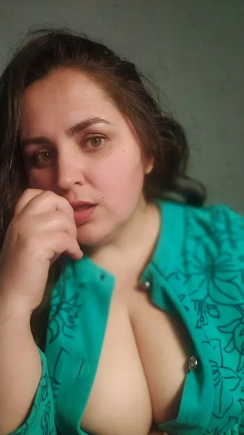 Would you consider me a milf? by Karinapovetrul