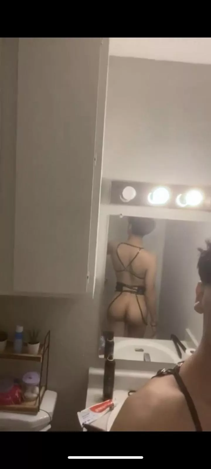 19 gay Latino with a fat ass bubble but wanting a hung dude or a athlete you can block me afterwards or it be longterm idc my snap is G4yn355 posted by Alex_gueyy