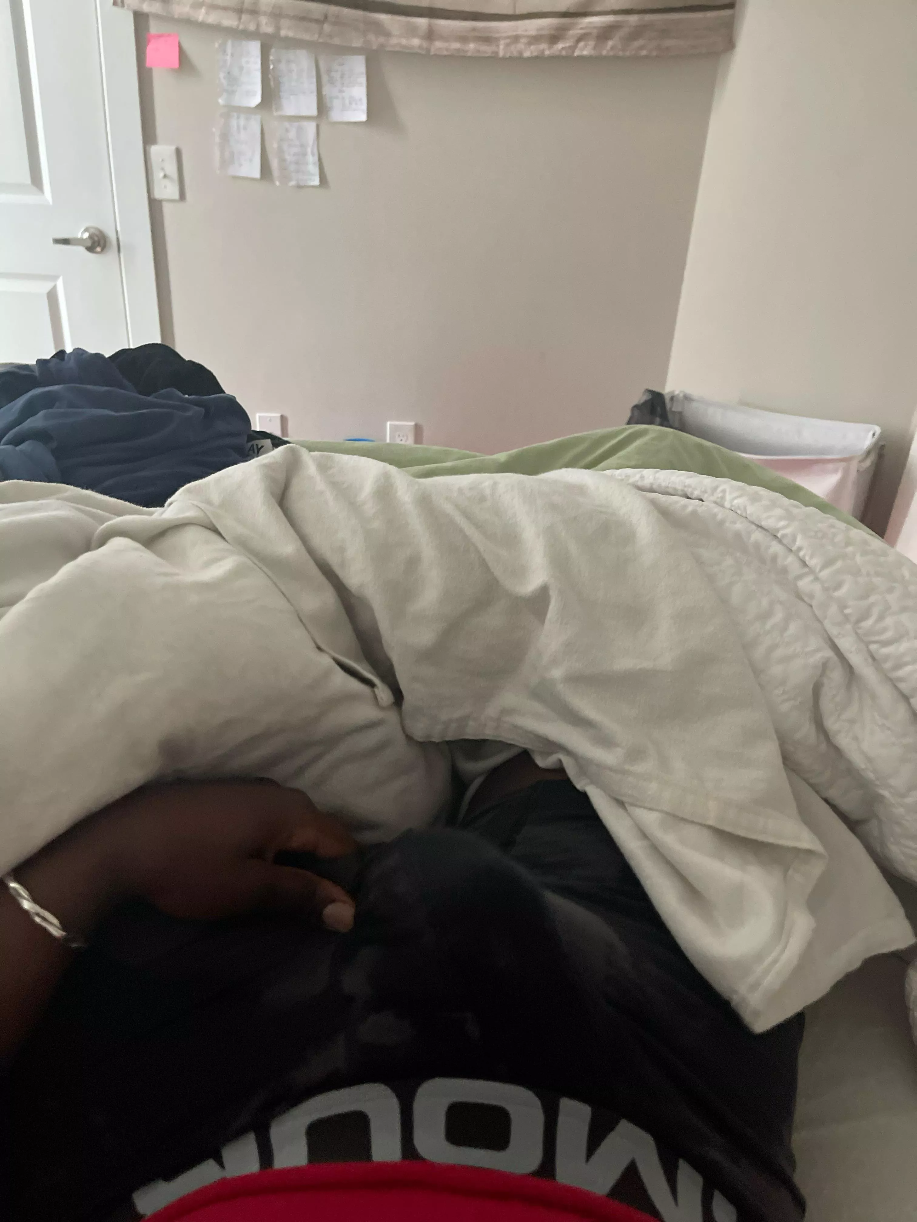 22 horny college bro looking for jerk buds snap: flyfelixxx send dick pics, jerk vids, cumshots++ bulgepics++ posted by flyad