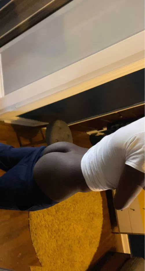 29, chocolate bottom looking for morning wood. snap me: scoobscoot 😈 by pointycorners