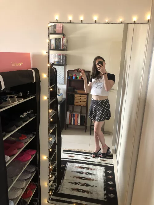 Added some lights to the mirror... I think It looks nice xD by LolaWichita