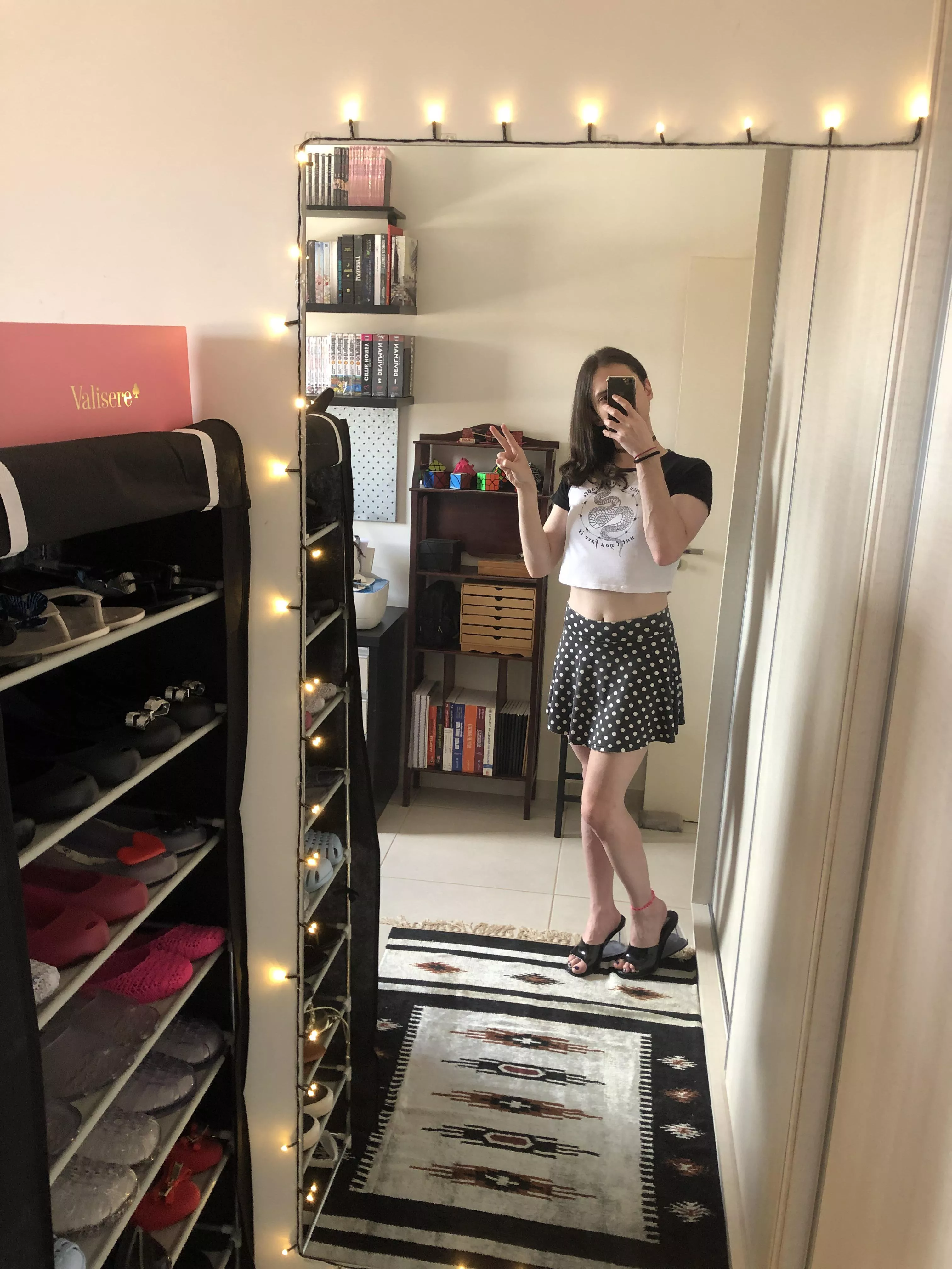 Added some lights to the mirror... I think It looks nice xD posted by LolaWichita