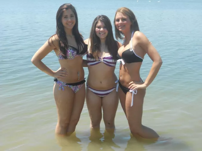 Beach babes by FapBankkxxx