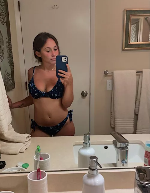 beach time! IUTR by Apeeeee321