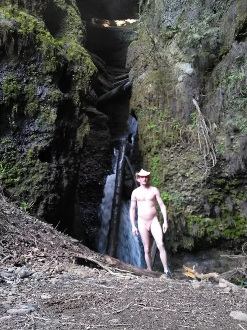 Enjoying this beautiful day by NudistKrahe