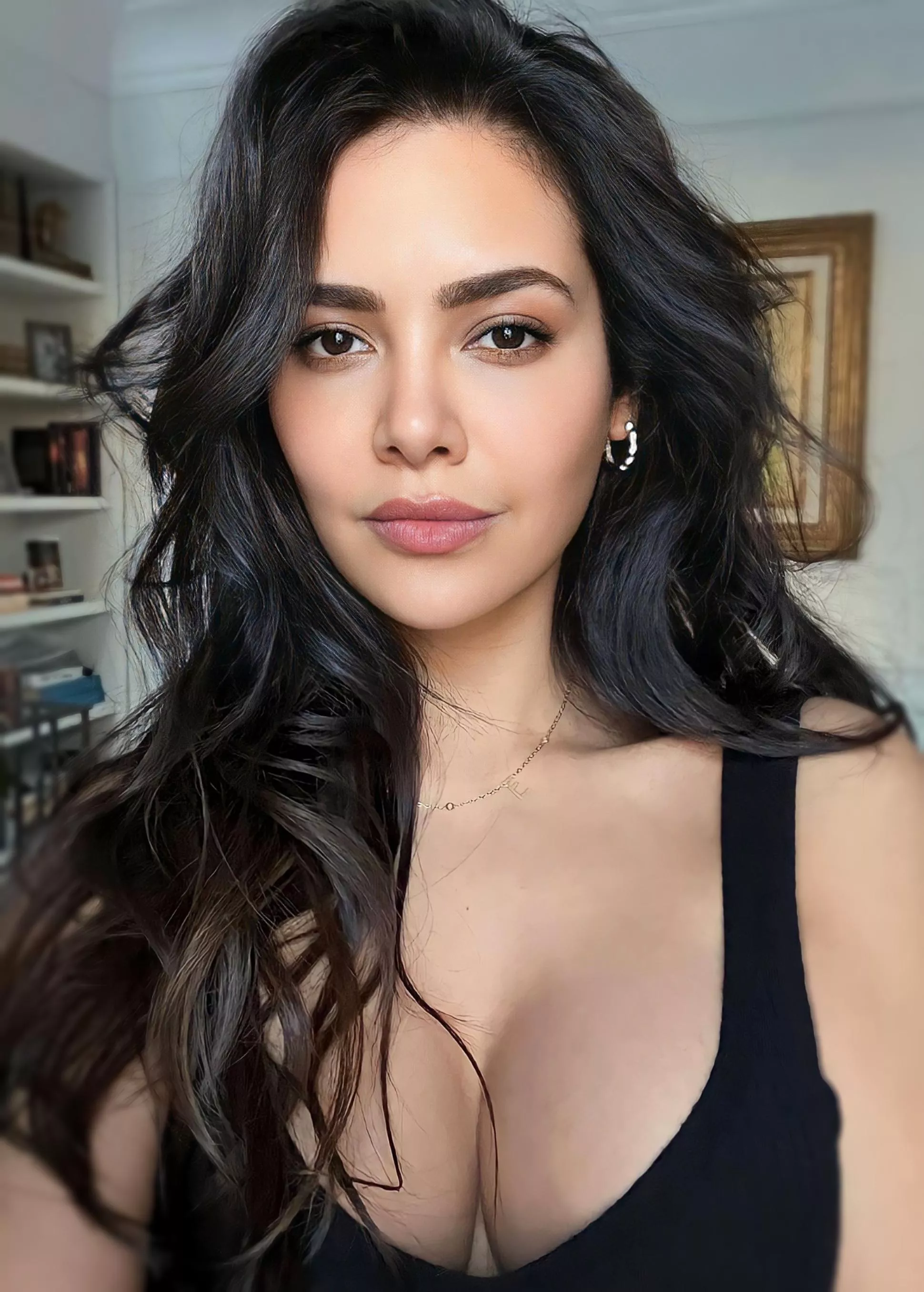 Esha Gupta posted by portmaniac