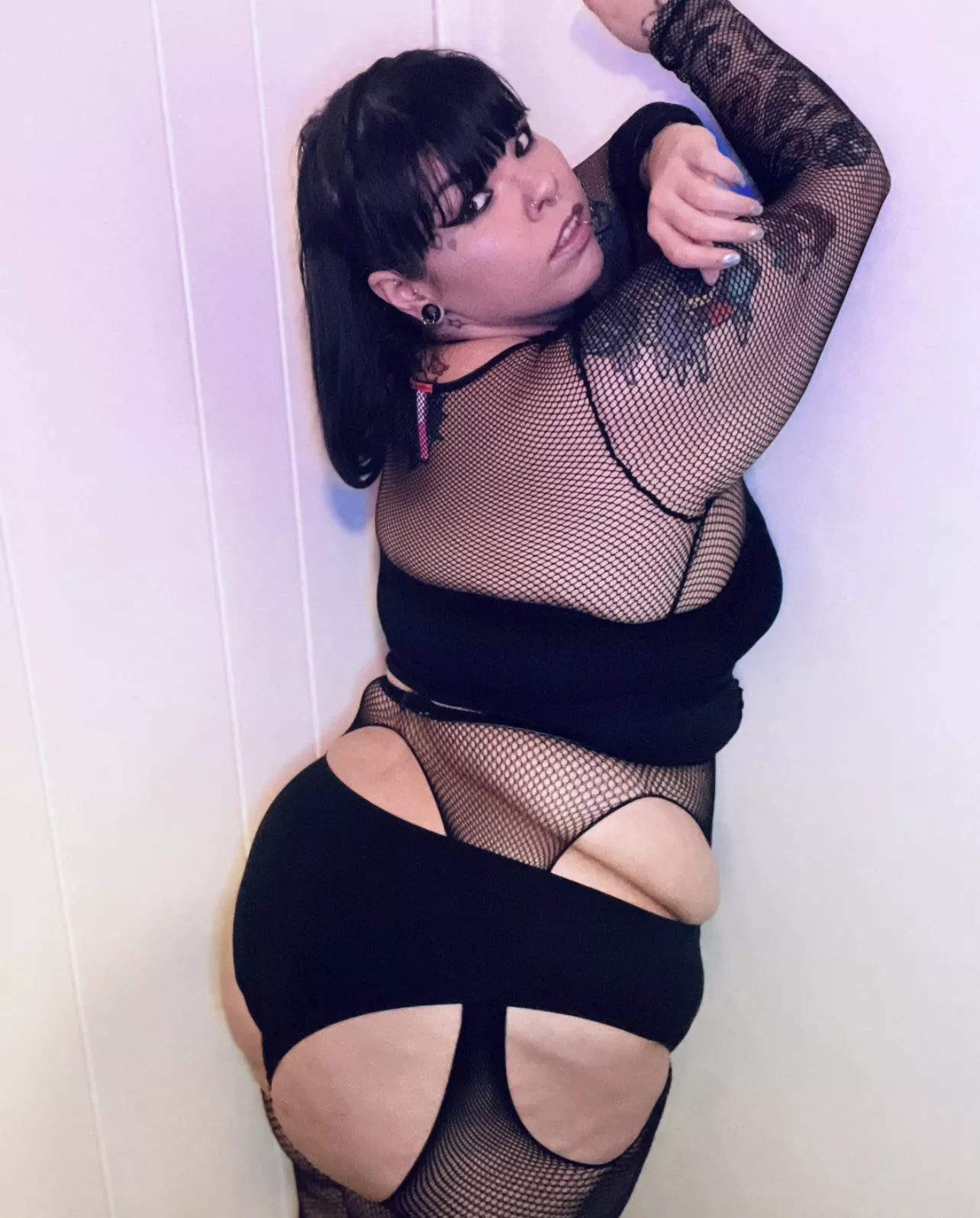 Fabulous in fishnet posted by LunaCeleste13