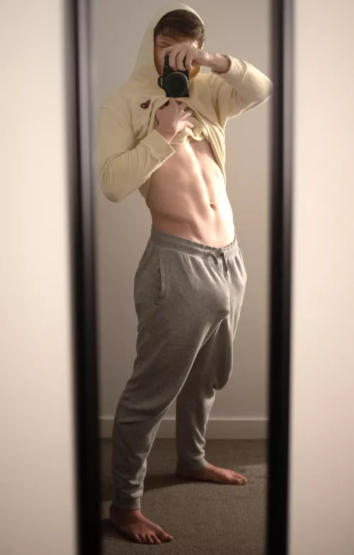 Fat bulge Friday by Maple_Cock