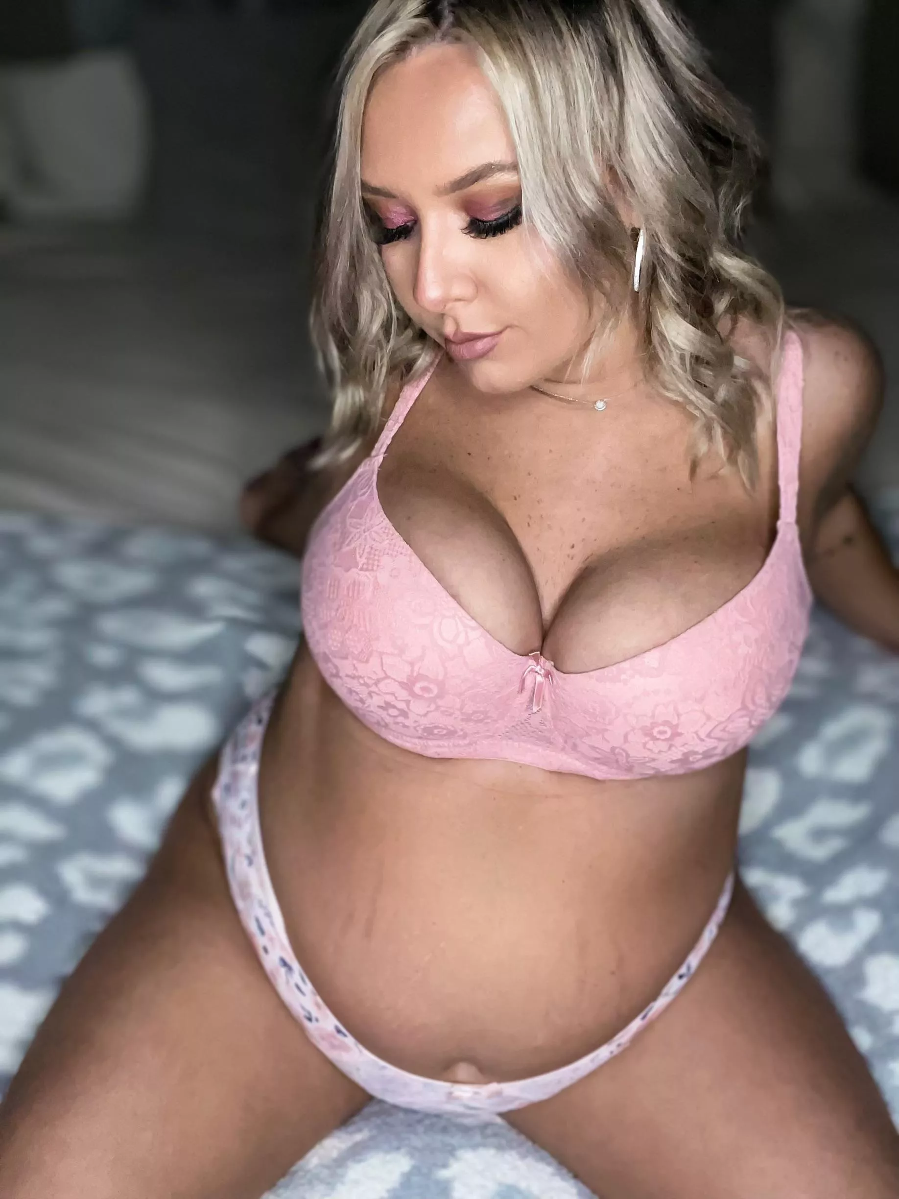 Good morning babes! I was feeling so cute last night 💕 I would love for you to watch me play with my pregnant self 😋 posted by Civil_Priority_6329
