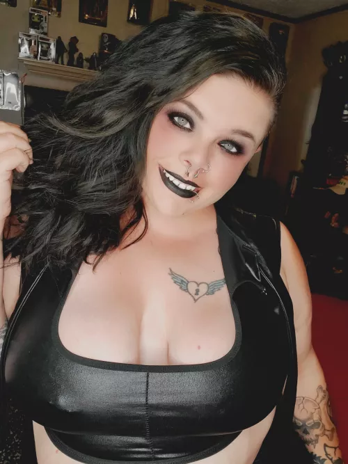 Happy Friday 😊 by GOREjusbbw