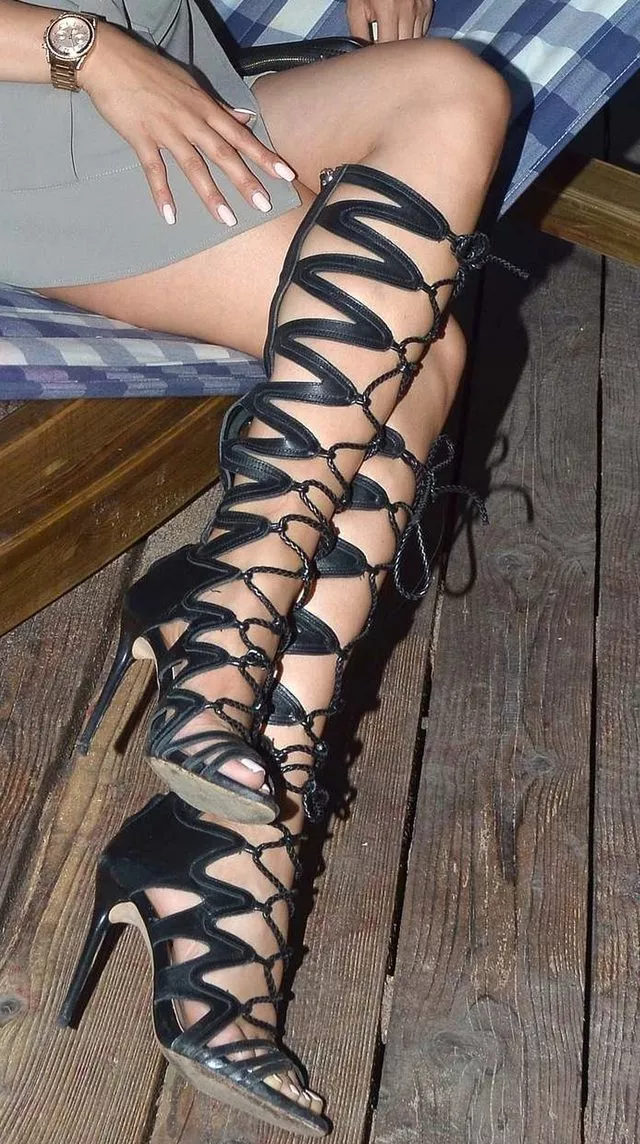 I like those leather heel boots posted by womenlegsfan