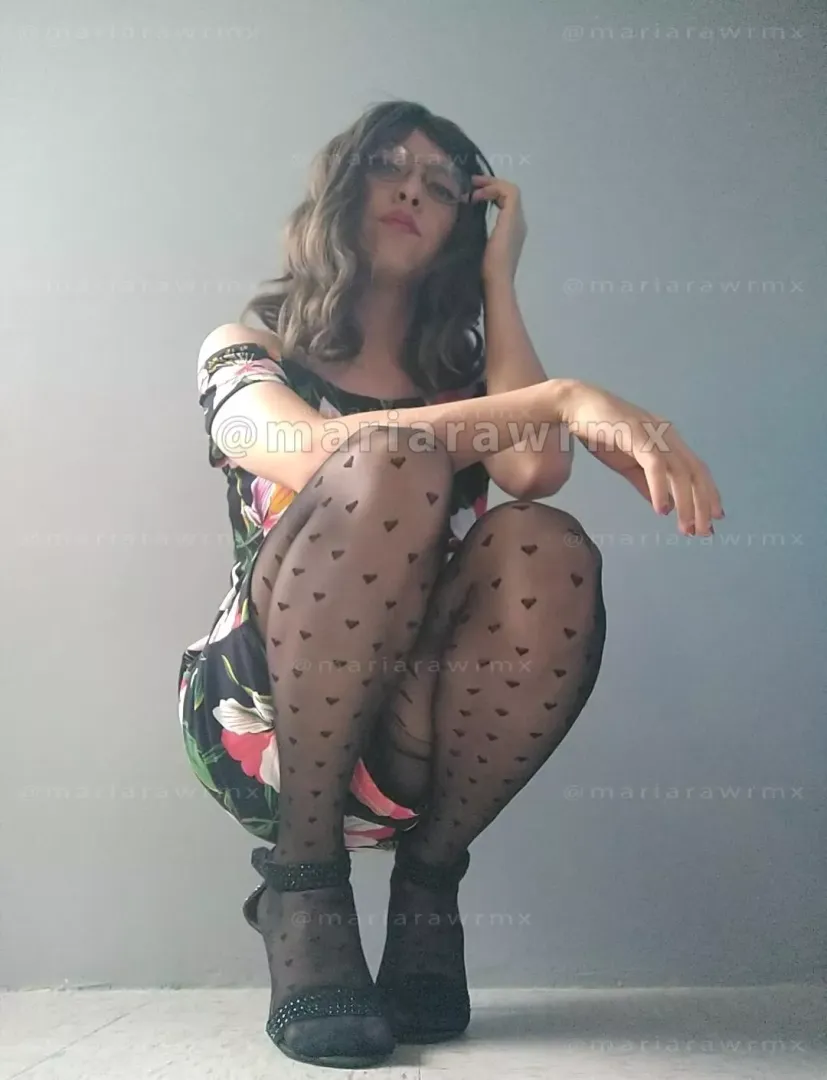 I love how my legs and feet look in stockings posted by mariarawrmx