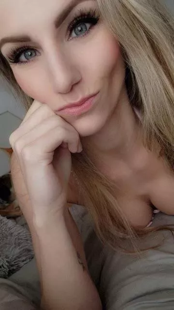 I spy with my little eye 🐱 posted by tattooed_gamergirl