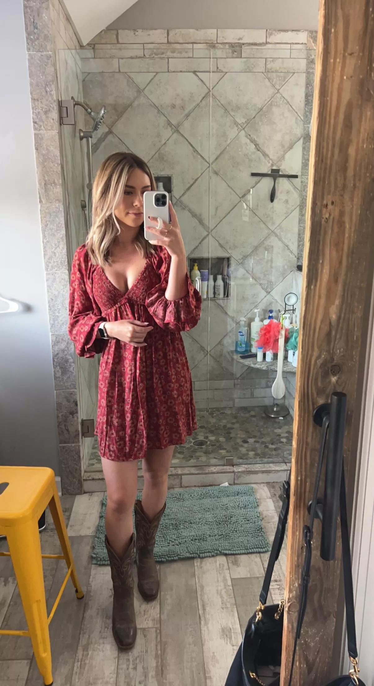 I think red is my color😜 posted by MolliexPop