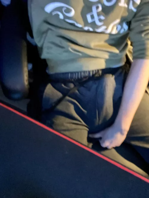 It pulses when I’m gaming with the homies by ExiusBro21