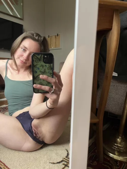 Just happy to be your little slut by luciddazeyy