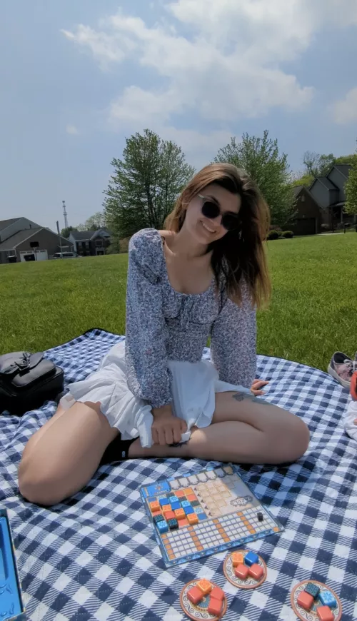 Let's go on a picnic and play board games! [F] by Cozysophie