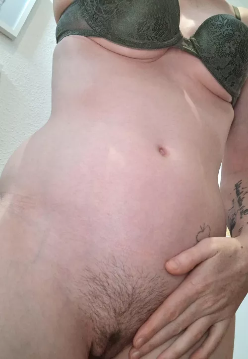 Look how hairy my pussy is getting now! by yvpamv