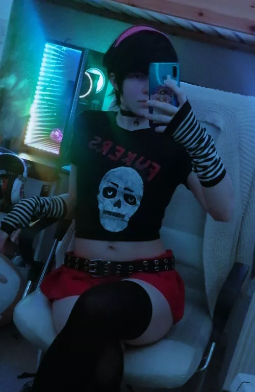 Looking familiar? by Rosebuii