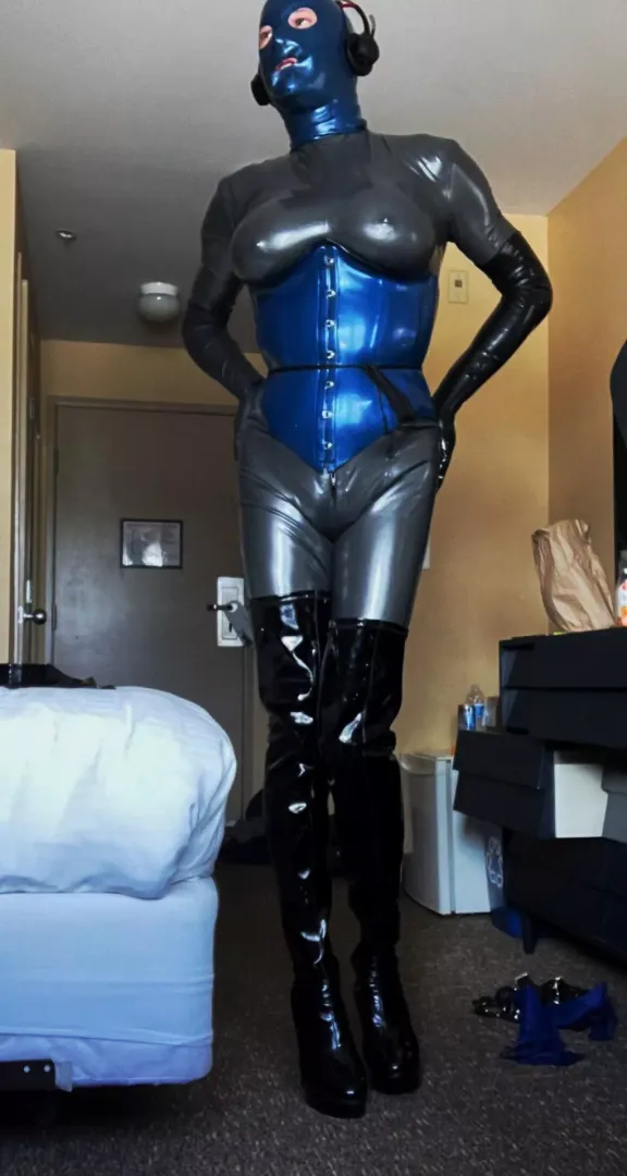 Loving getting lost in headspace thanks to the transformative magic of trying on a brand new shiny suit after months of waiting :) (and good tunes) posted by naurotica-xanith