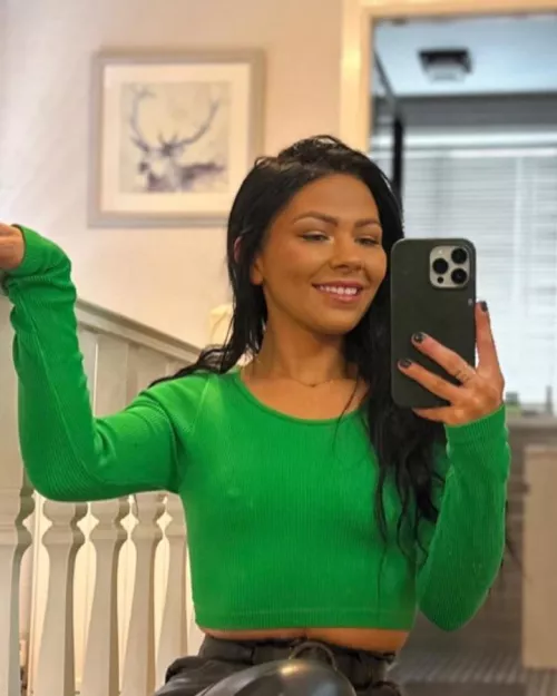 Pointy 🫢 by cheriluberri