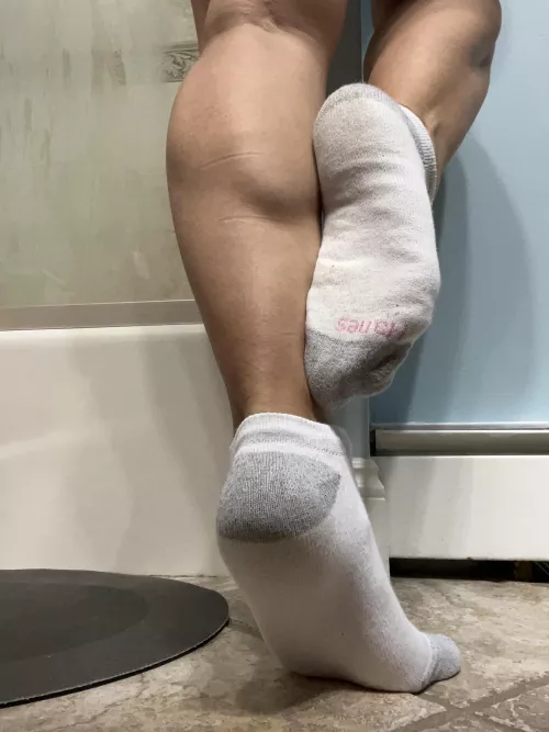 Shower time, socks come off last [f] by DariasPhoToes