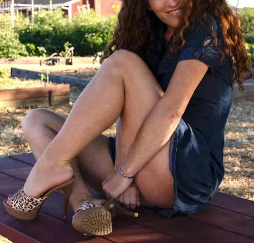 Such a fun pose by MrsRobynsin