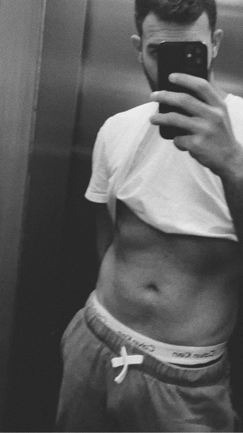 Suggestive outline by notfon