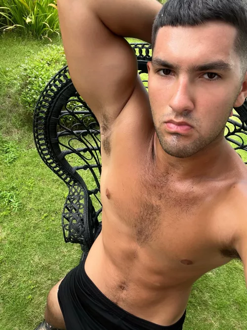 Sweaty armpits to leak anyone? by UkranianAlphA