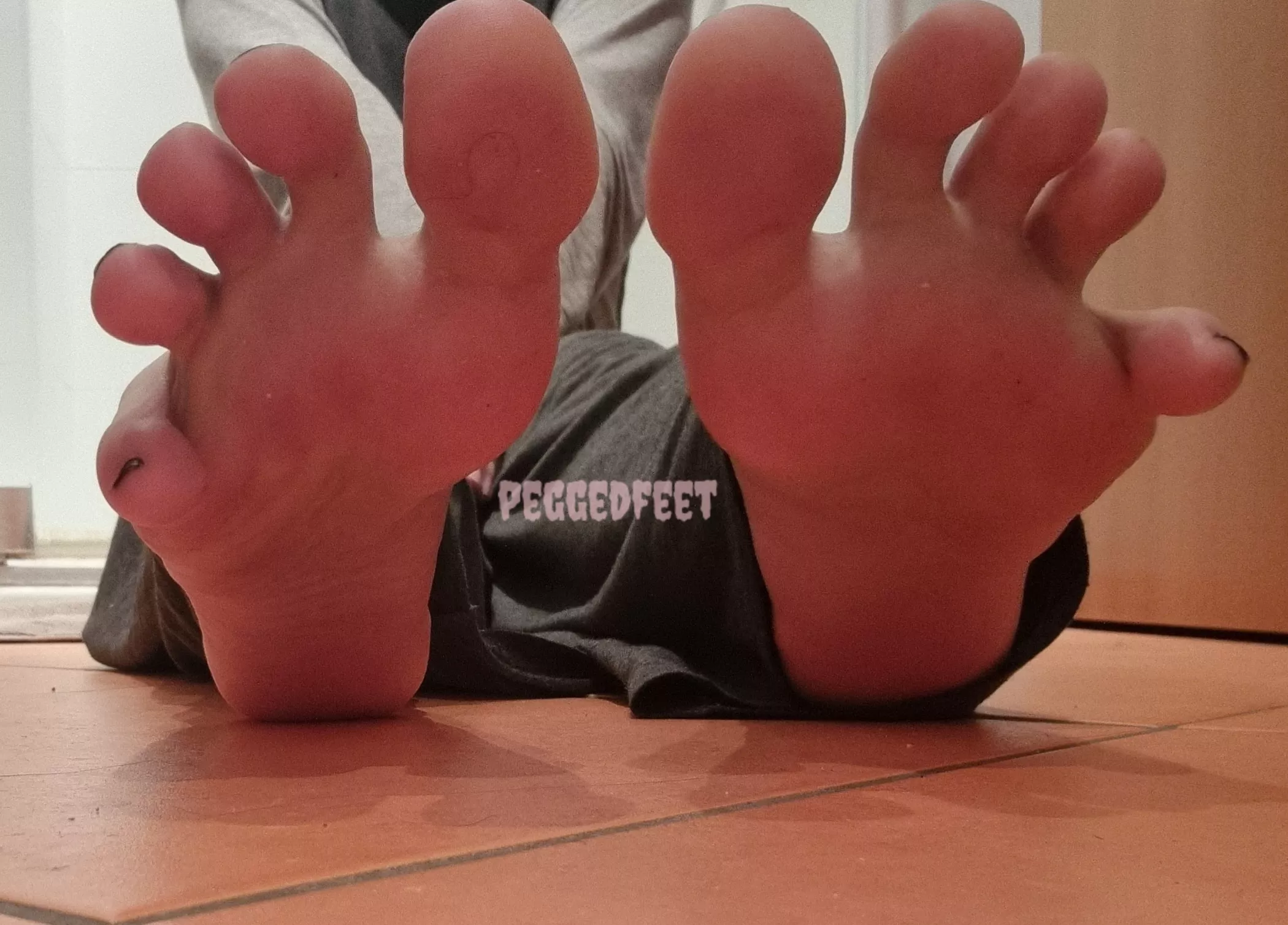 Weekly scheduled femboy feet for fridays 🖤 posted by peggedfeet