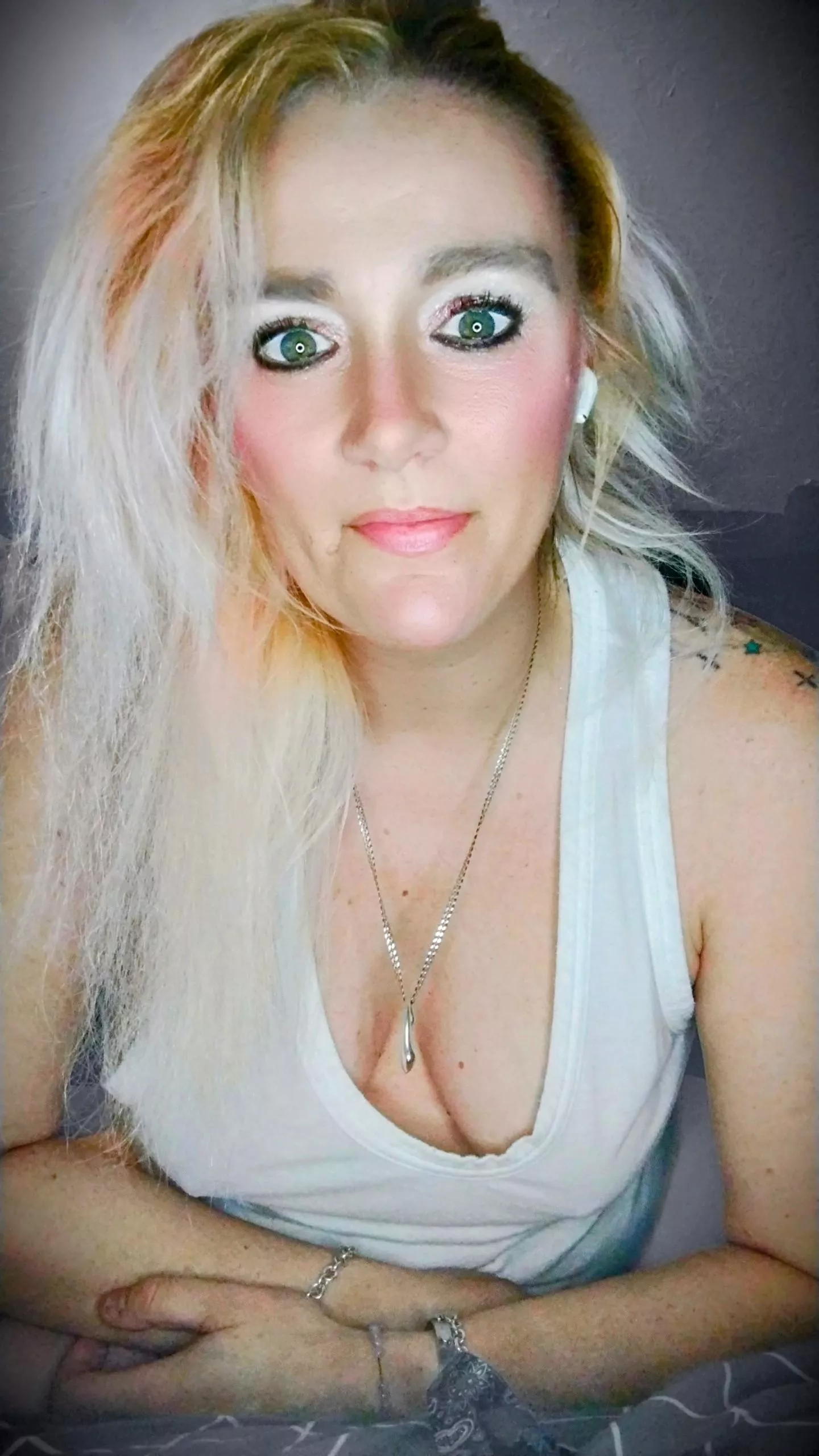 Well hello there gents and ladies. posted by tilthecasketdrops