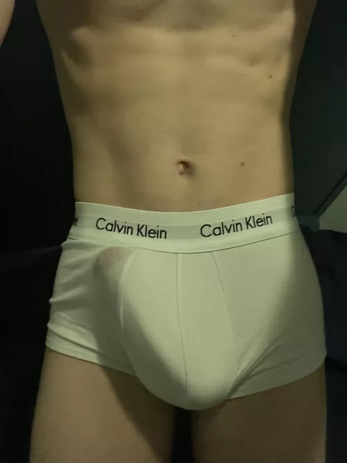 Wet and white by TwinkieTwinkNL