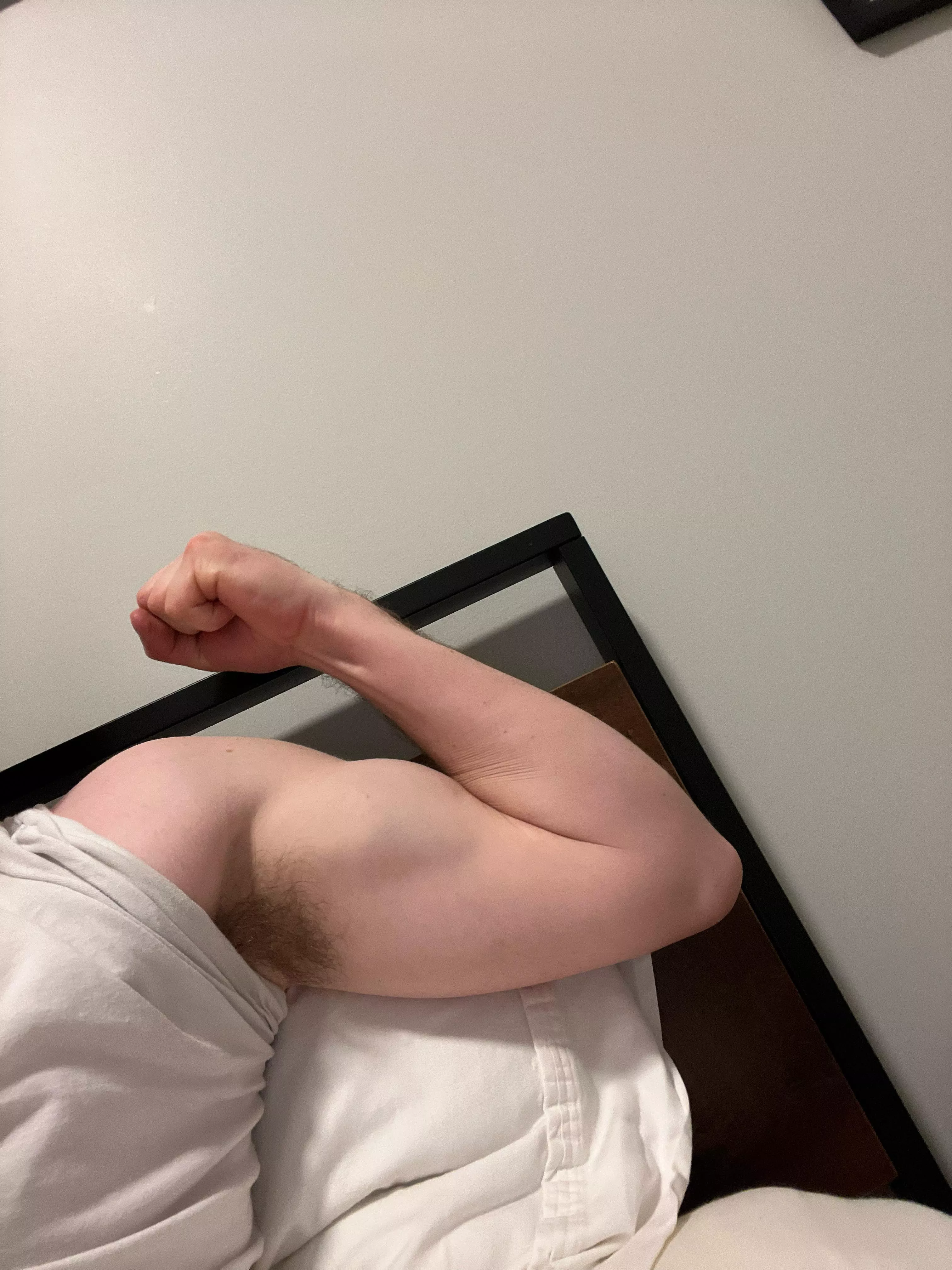 21 8in gym frat bro. Masc. Looking for other verbal fit bros to jerk with @james_quint23 posted by james_quint23