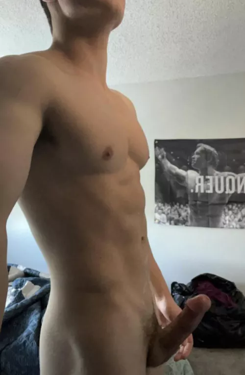 21 college bro looking for other fit and masc bros. Snap: Peter.north55 by Thin_Jelly8440