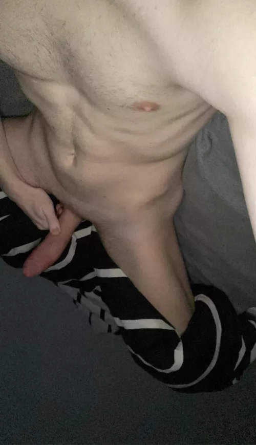 22 hot swimmer, looking for pretty boys who show face @ hungsw1mmerr by Alternative_Chest_64