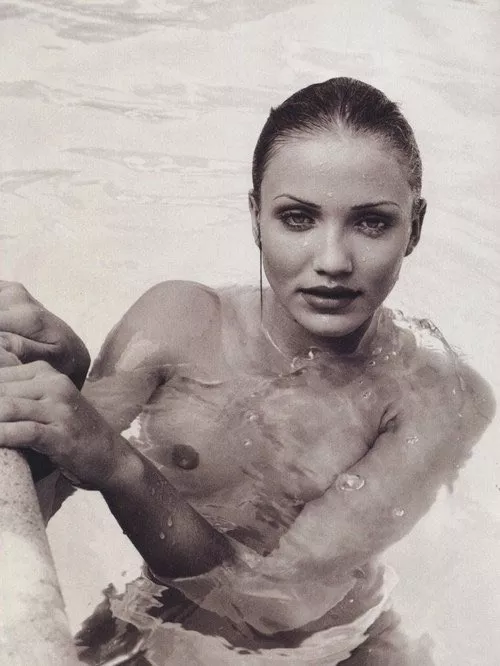 Cameron Diaz posted by textmenever