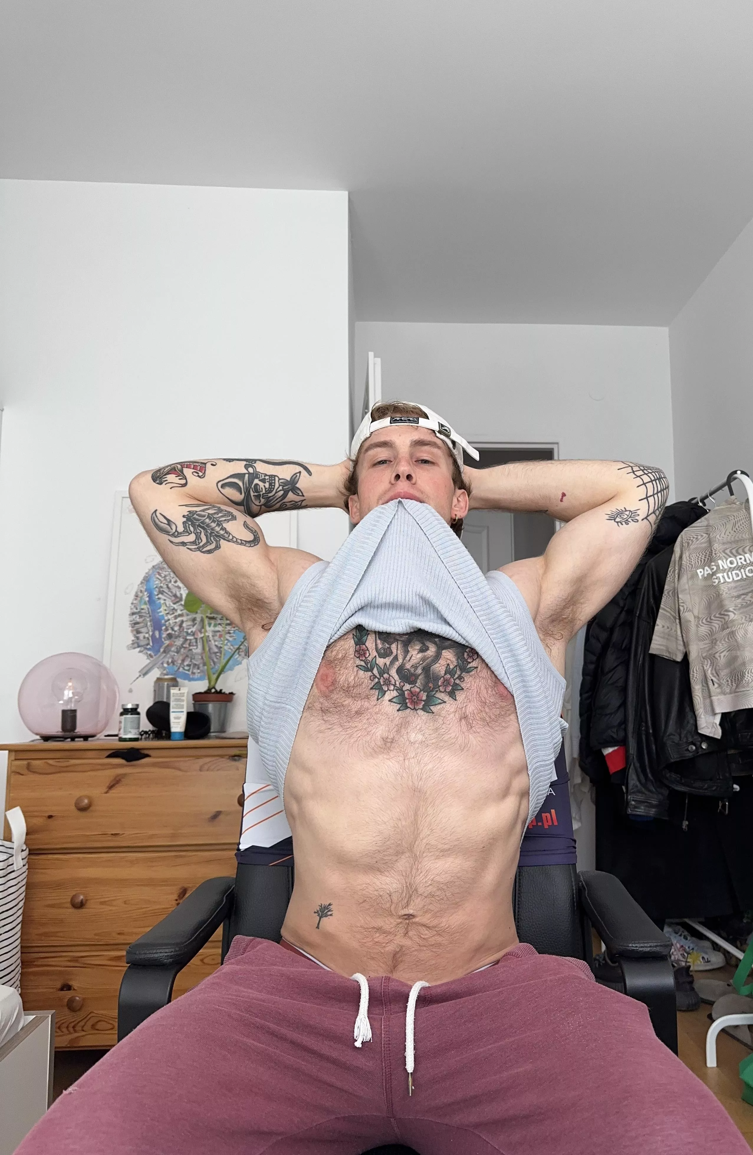 Come, have a sniff posted by haael12