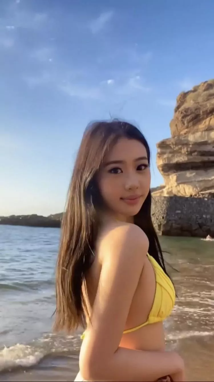 Cute Korean (rate?) posted by JustHereBrowsing22